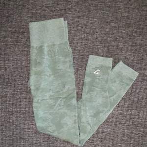 Ett par tights från gymshark som är i storlek S. Väldigt bra skick då jag bara använt fåtal gånger.   Pris diskuteras 
