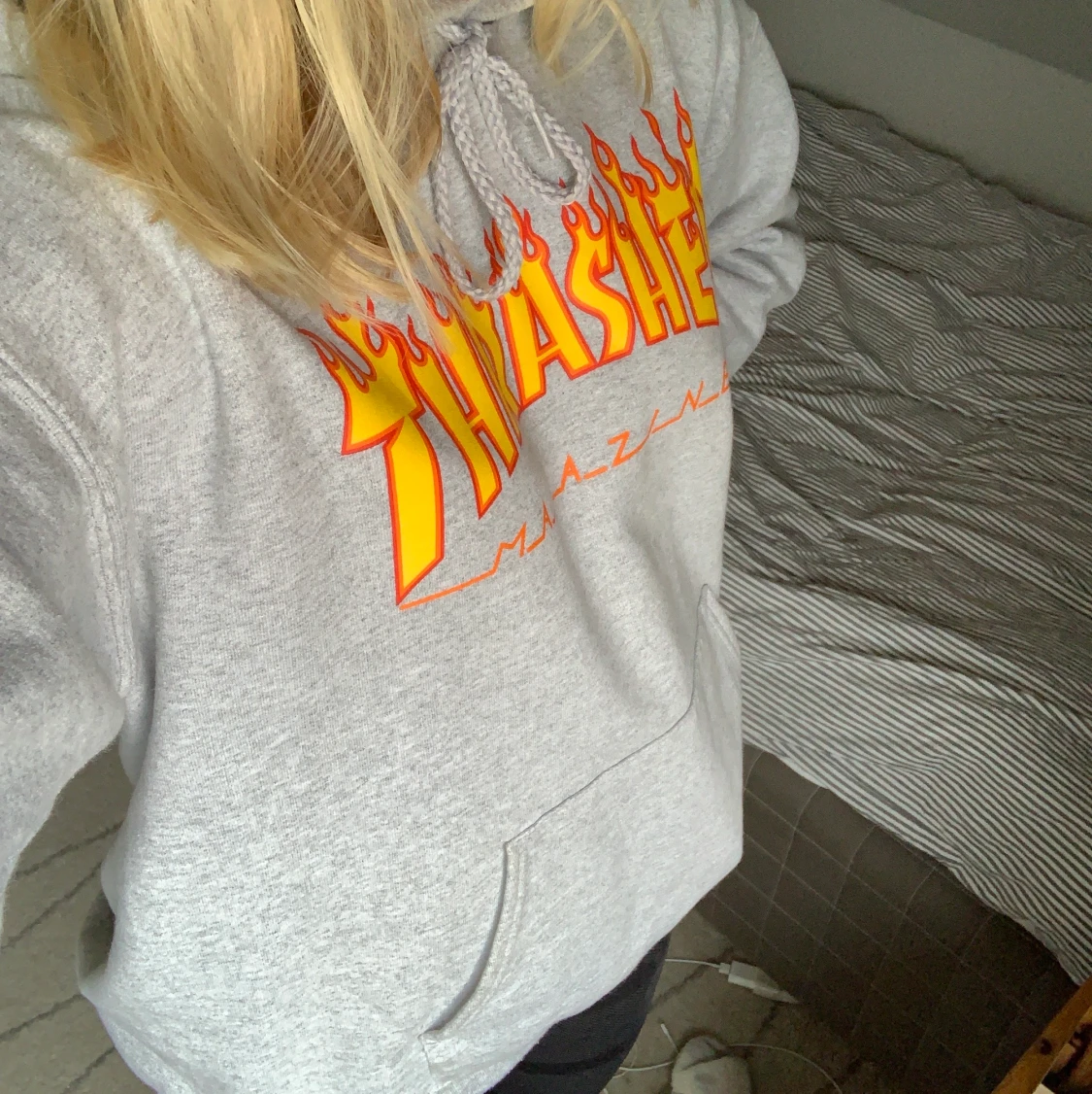 Grå trasher hoodie - 90