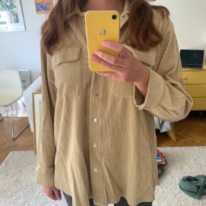 Oversize skjorta- & Other Stories - Perfekt skick! Coolt manchester tyg