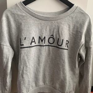 Tröja -  tröja från H&M, köpt för 2 år sedan och i väldigt bra skick