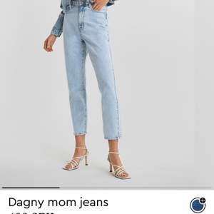 Säljer mina ”dagny mom jeans” från Gina då storleken tyvärr inte längre passar mig. Dom är använda men i väldigt gott skick. Köparen står för frakt alt. möts upp i Linköping. 