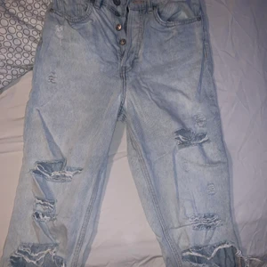 Håliga Jeans! - Billiga jeans med hål i.