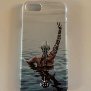 ✨skal✨ - jättefint skal till iPhone 7/8, nästan oanvänt och i jättefint skick !! ⭐️ Frakten ingår ✨