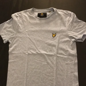 Lyle&Scott t-shirt till salu storlek S - Lyle and scott 