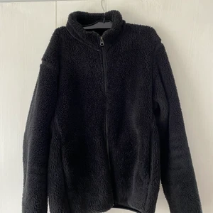 Teddy-jacka - Säljs pga för liten för mig. Frakt tillkommer