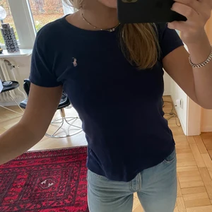 Ralp Lauren t-shirt - Fint skick och super skön! Stl L barn så passar xs💕