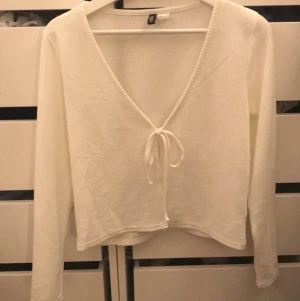 knut kofta  - Tröja från hm använd endast 1 gång då jag inte känner att de riktigt är jag 💜