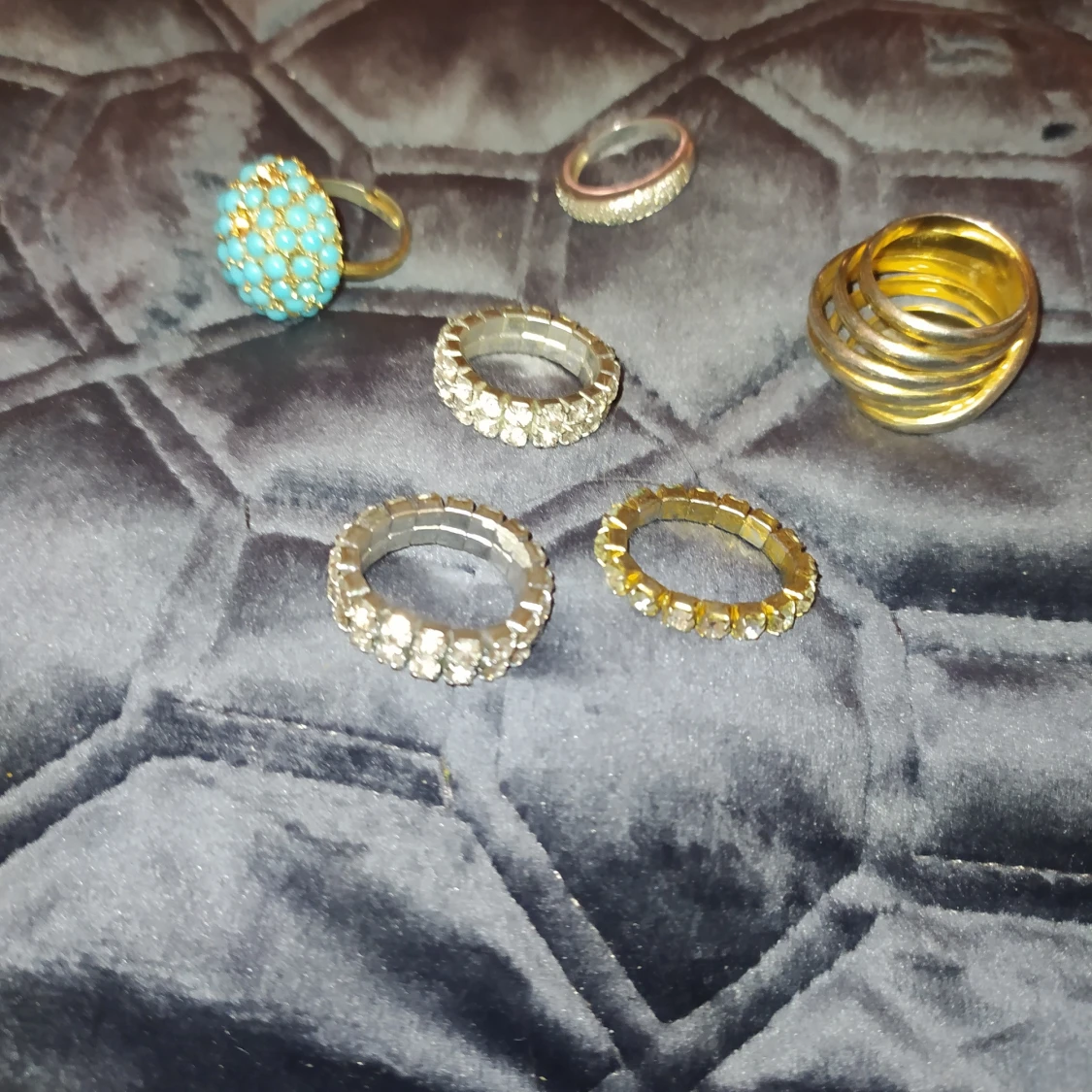 Ringar i silver, samt strass mm - 90