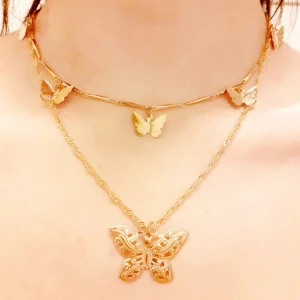 Fjärilshalsband - Dubbelt guldigt fjärilshalsband🧡Köpt i Spanien för längesedan. Oanvänd och därav i fint skick! Frakt: 11:-