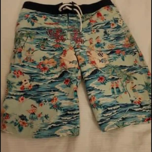 Badbyxor - Swimtrunks - Shorts - Helt nya oanvända badbyxor från Ralph Lauren i storlek small-medium. Fickor finns. Köpta för ca 950kr i Miami 2018.