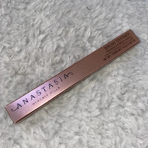 Anastasia Beverly hills brow definer - Helt oanvänd ABH Brow definer i färgen Ebony🤍 ord pris: 270kr säljer för 200kr inklusive frakt!! 