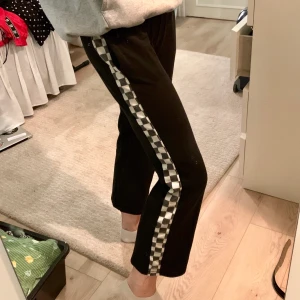 Checkered byxor, S - Coola högmidjade byxor från boohoo. Swipe för mer info 🌟