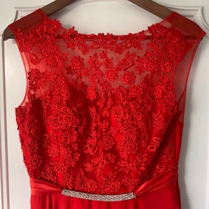 Balklänning, S - Vacker balklänning från balklänningsbutiken vid Sergelgatan. Köpt för 2300kr, säljer för 800kr (pris går att diskutera). Jag har S och den sitter bra på mig! Fraktar och möts upp, skriv för mer bilder 🌸