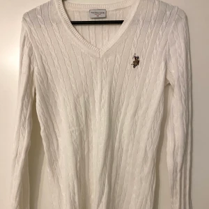 US polo knit - Oanvänd US Polo tröja. Vet ej om den är äkta därför säljer jag den billigt