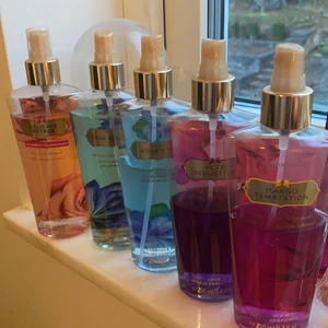 Victoria secret mist - allt för 250 - Alla för 300!                                                                Pris går att diskutera om man vill köpa styckvis.            True escape SÅLD