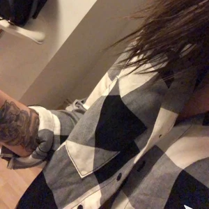 Rutig skjorta  - Aldrig använd😅skriv för fler bilder 