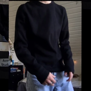 Acne sweatshirt - Tja, säljer min acne tröja. Skön och stilren, väldigt varm och go också. Nypris:2600 - Cond 7/10 HELT ÄKTA(med tags)💜