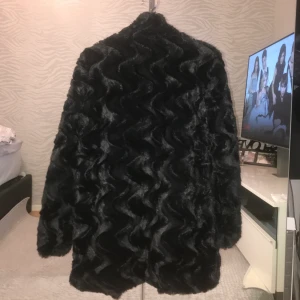 Kappa  - Säljer min kappa från Vero Moda eftersom jag tröttnat på den. Andvänt den några gånger men den är som ny 