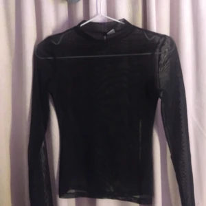 Mesh topp från Hm - Haft i ett år ungefär men använder ej mer     Lite tajt på armarna men inget jag tänker på så mycket