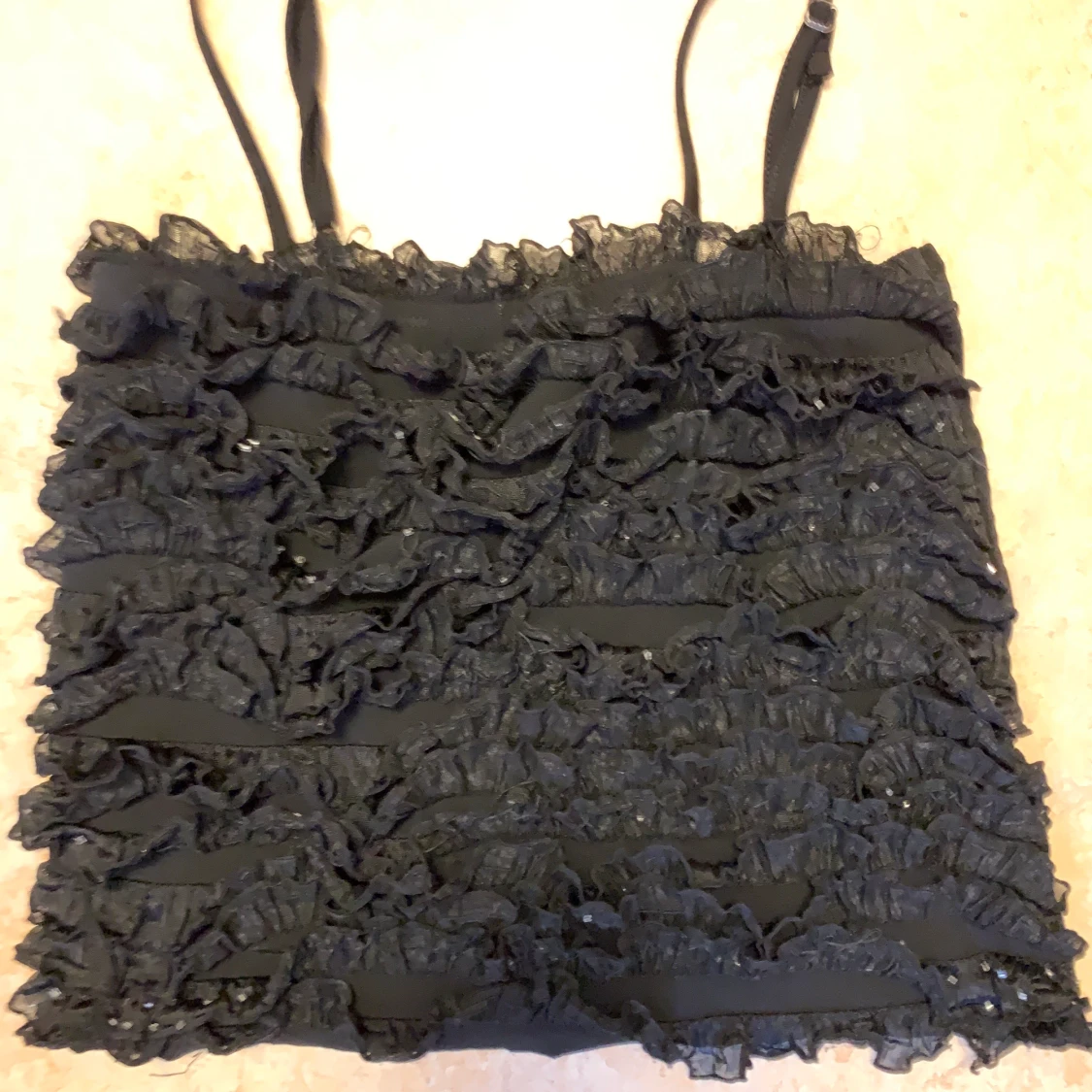 Kort partytopp med pärldetaljer - 90