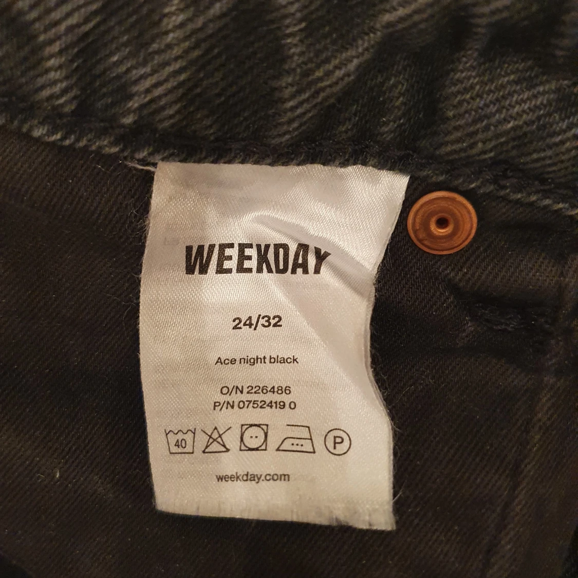 Wide leg jeans från Weekday, modell Ace - 91