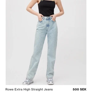 Weekday jeans - Jeans från weekday i modellen Rowe (Aqua blue). Stl w28 L30, bilden är lånad från weekdays hemsida. 90kr+frakt, lågt pris pga att dragkedjan krånglar ibland 