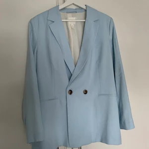 Oversized kavaj - Oversized baby blå kavaj från H&M, storlek 42. Endast provad (Köparen står för frakt)