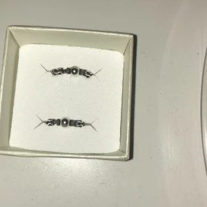 Örhängen - Örhängen från Albrekts guld helt oanvänd! Fick i Julklapp men kommer inte komma till användning så säljer dom därför. 150kr eller bud