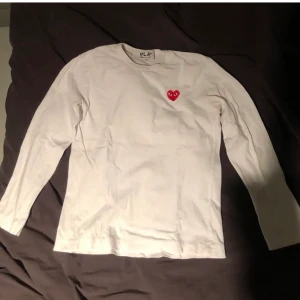 Comme des Garçons - Långärmad tröja från Comme des Garçons. Strl S-M. Fint skick. Köparen står för frakt (63kr). Gör ej byten. 