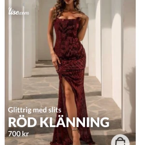 Röd glittrig klänning  - Jätte fin röd glittrig klänning med slits. Säljer pga att det var i fel storlek och går ej att returera. Strlk S/XS
