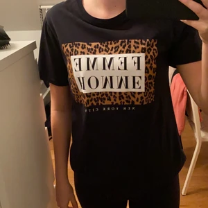 Vanlig t shirt från gina tricot - Vanlig t shirt från Gina ,den är aldrig använd pga hastigt beslut . Säljer för 20 kr. Den är storlek S