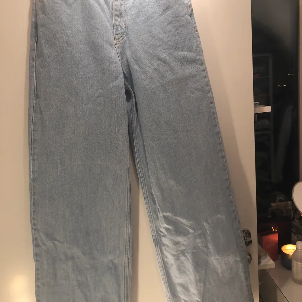 Jätte fina wide jeans från junkyard jättefint skick💕kan inte använda längre för att jag är lite för lång 170cm💖skriv om ni vill ha bild på mig med jeansen på💓. Jeans & Byxor.