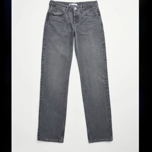 jeans💖 - Supersnygga jeans som tyvärr var för små för mig💖 jättefin uttvättad grå färg💖