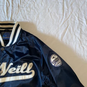 Varsity Jacket - Size L men sitter mer som en M en snygg Varsity jacket i bra skick!
