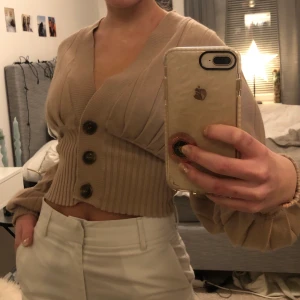 Kofta - Säljer denna fina kofta från nakd. Knappt använd