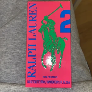 Ralph lauren parfym - Hej! Säljer min parfym som jag fick i julklapp den är aldrig testad eller använd har bara öppnat och kollat! Säljer för fick en exakt likadan fast större senare på dagen som ni kan se på sista bilden! Kan gå ner i pris!