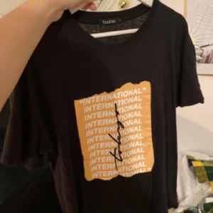 Tshirt - Storlek S men skulle säga M