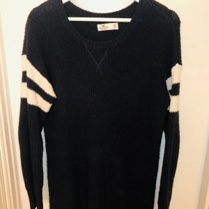 Stickad hollister klänning - Marinblå stickad hollister klänning