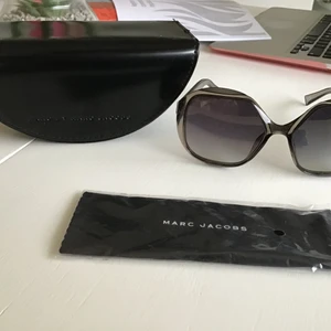 Solglasögon  - Helt nytt solglasögon , frakten ingår pris 