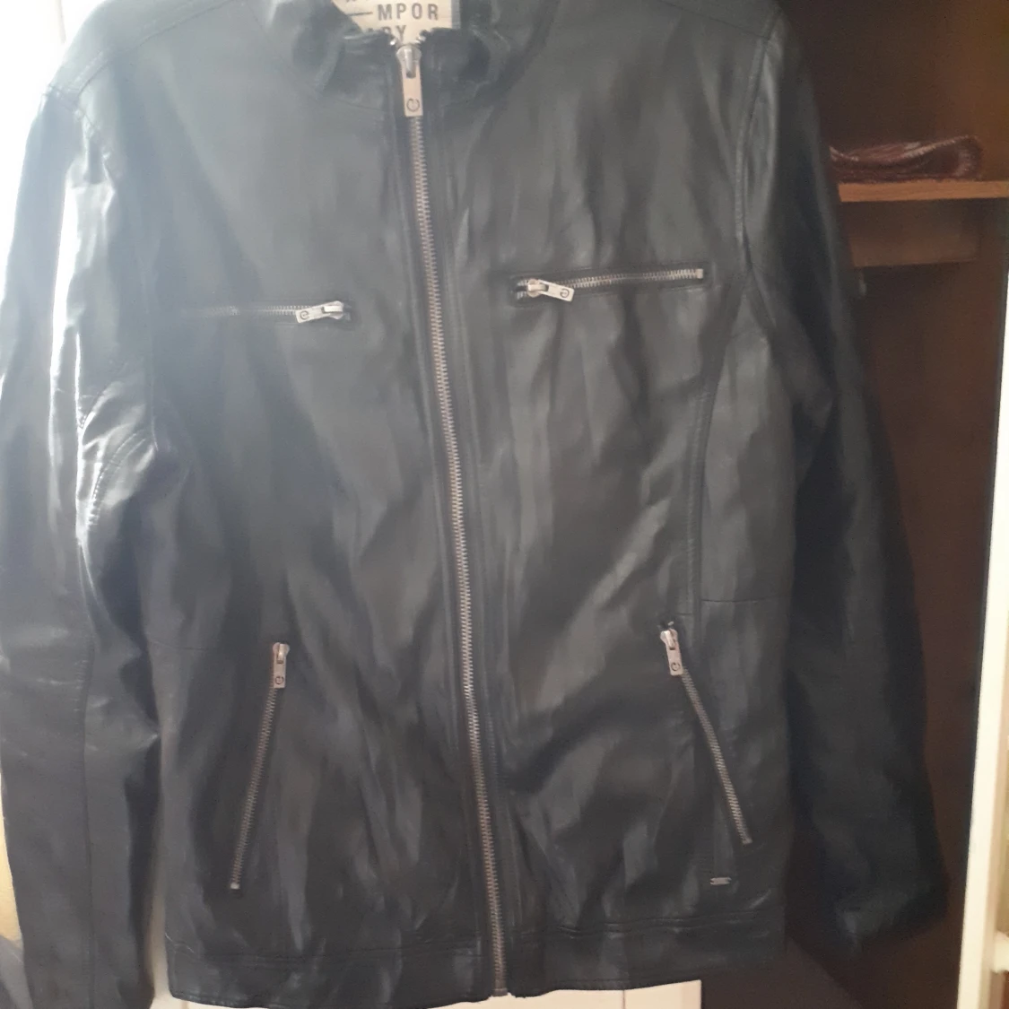 Skinnjackor stl M , blusar stl M - 90