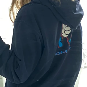 Cool hoodie med tryck - Frakt 63kr spårbart