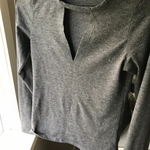 Bik bok t-shit strl S - Jätte fin t-shirt från bik bok har en liten urringning där fram. Säljer pågrund av att den är för liten för mig. Frakt ingår i priset🥰