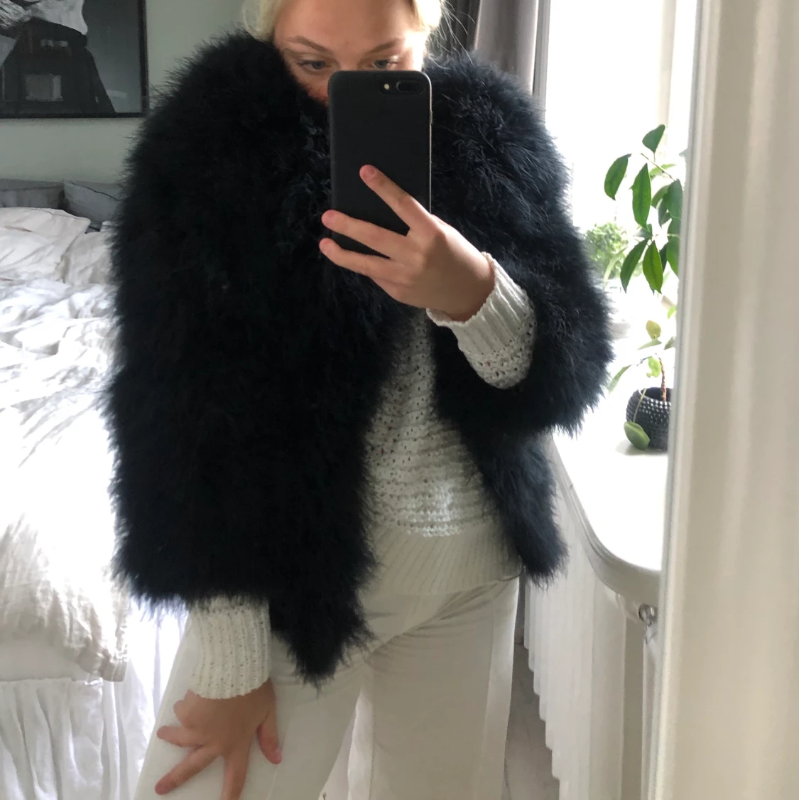 Fluffig svart fjäderjacka - 90