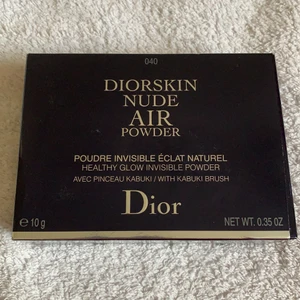 Dior foundation/puder - Helt ny, aldrig använd. Äkta! Kolla gärna färgen i affär innan du hör av dig. Frakt ingår.