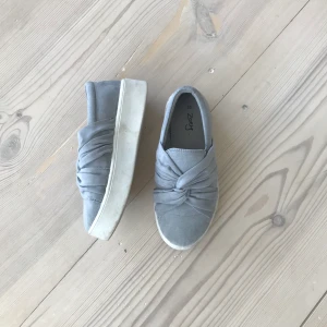 Skor i mycket fint skick - Fina skor i mycket bra skick. Frakten tillkommer.