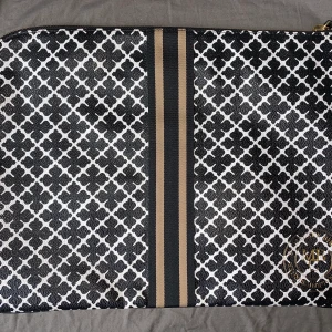 Malene Birger 15” - Säljer ett Malene Birger datafodral 15”. En liten skavank som syns på sista bilden, annars i topp skick. Nypris 1300 Mitt pris 600 Frakt tillkommer om det ska skicka