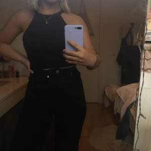 Linnen från Zara  - Två super finna linnen från zara i storlek S. Andvända fåtal gånger och är i nyskick. Säljer då de inte kommer till användning. 100kr styck, annars 150 för båda. Frakten ingår🥰