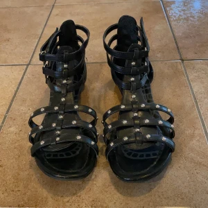 Sommar sandaler 👡  - Superfina sandaler med nitar😍 
