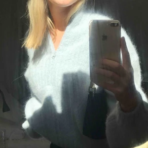  - Säljer denna superfina stickade tröja från weekday som är helt oanvänd! Köptes för 500kr för någon månad sedan men kommer tyvärr inte till användning💖