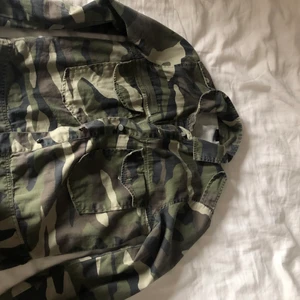 Jeansjacka - Jeansjacka från Gina  bra skick. Köparen står för frakten 